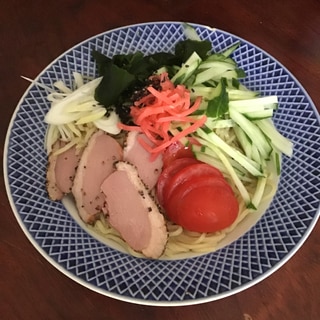 鴨パストラミの冷やし中華。